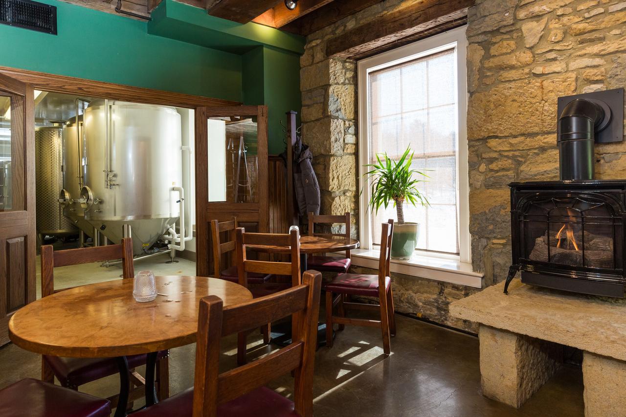 Commerce Street Brewery Hotel Mineral Point Exterior photo